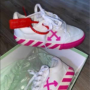 Off white c/o Virgil Abloh